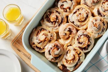 Eggnog Cinnamon Rolls