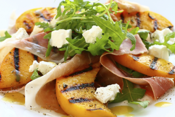 Grilled Peach and Prosciutto Salad